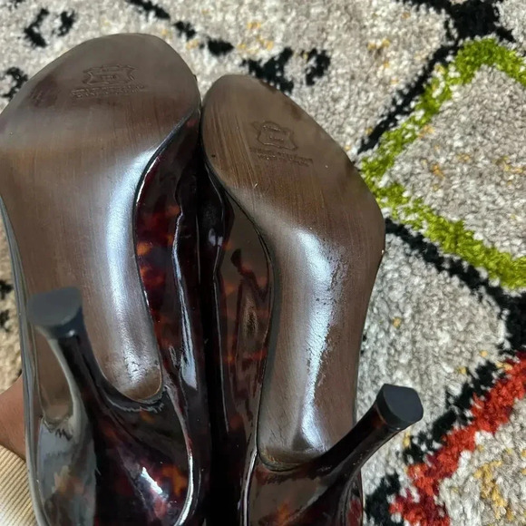 Stuart Weitzman Women's Tortoise Print Patent Leather Heel 8 Peep Toe Stiletto - Picture 5 of 10